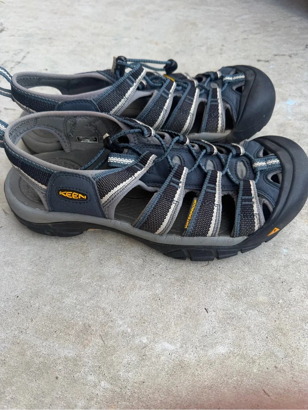 Keen Men's Newport H2 sandals in a blue and gray colorway men’s size 8